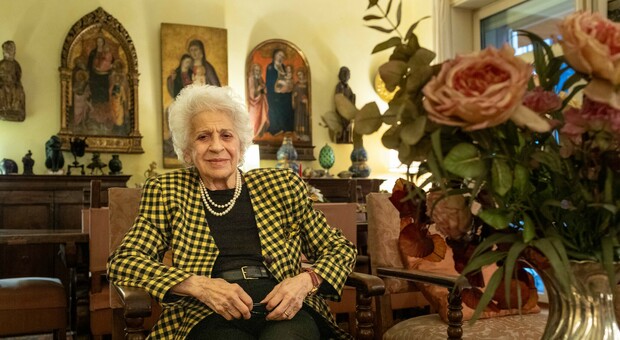 Morta Sultana Razon, sopravvissuta alla Shoah e vedova di Umberto Veronesi: aveva 94 anni (IPA) Morta Sultana Razon, sopravvissuta alla Shoah e vedova di Umberto Veronesi: aveva 94 anni (IPA)