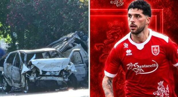 Davide Paglialunga morto a 21 anni in un incidente, scontro devastante tra due auto: era un calciatore ex Ancona Davide Paglialunga morto a 21 anni in un incidente, scontro devastante tra due auto: era un calciatore ex Ancona