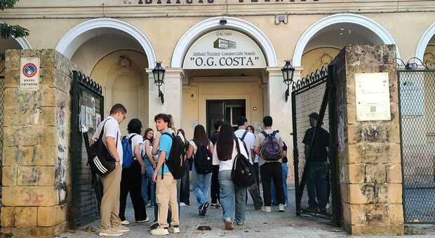 Maturità per 35mila studenti pugliesi. Le tracce: da Furedi a Saragat