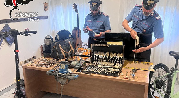 Furti in abitazione, indagini su 30 incursioni: blitz dei carabinieri, recuperato il bottino