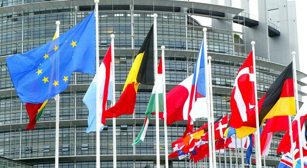 https://statics.cedscdn.it/photos/MED/2026/06/18/9600760_18192500_europarlamento.jpg