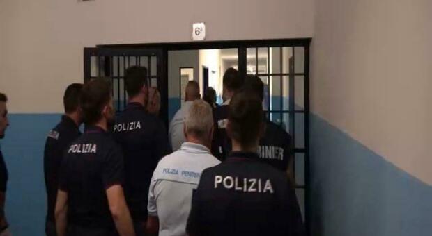 https://statics.cedscdn.it/photos/MED/2026/06/20/9604659_20193710_carcereprato.jpg