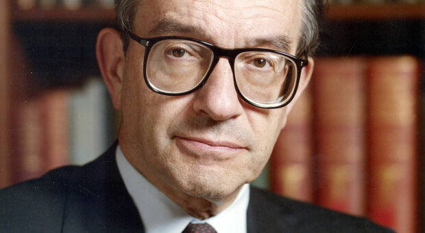 https://statics.cedscdn.it/photos/MED/2026/06/22/9607640_22135725_alan_greenspan_color_photo_portrait.jpg