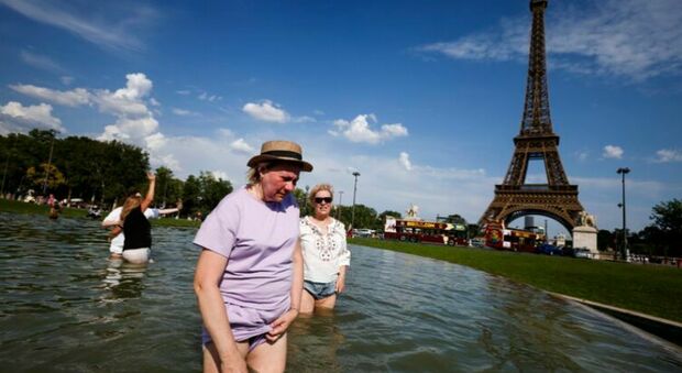 https://statics.cedscdn.it/photos/MED/2026/06/26/9615780_26082201_caldo_parigi.jpg