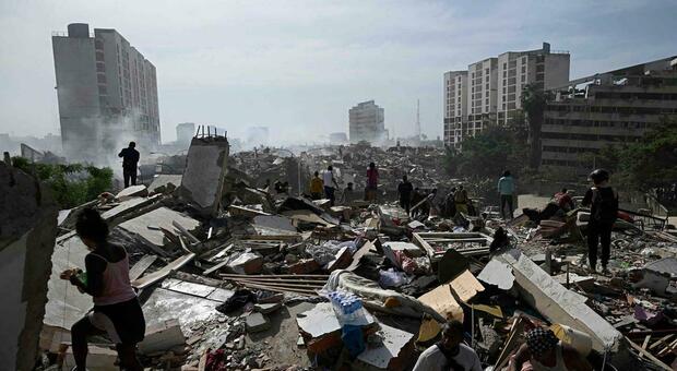 immagine Terremoto in Venezuela, città devastate e gente per strada