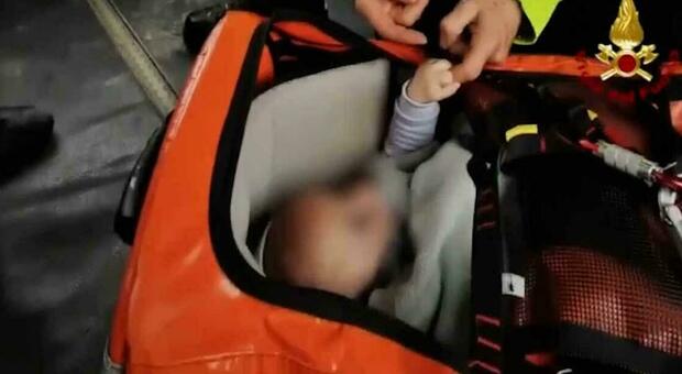 https://statics.cedscdn.it/photos/MED/2026/06/28/9620044_28183551_1016753_thumb_full_720_211024_bimbo_elicottero_ok.jpg