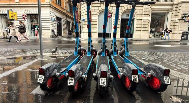 Lecce, arrivano 900 monopattini, bici e scooter: ma piazze e parchi offlimits