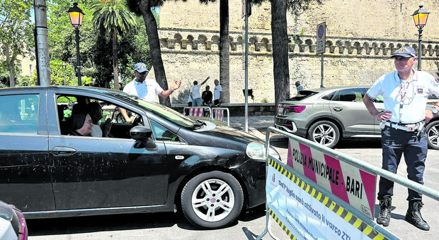 Varco del castello chiuso, più vivibilità ma c'è chi passa lo stesso
