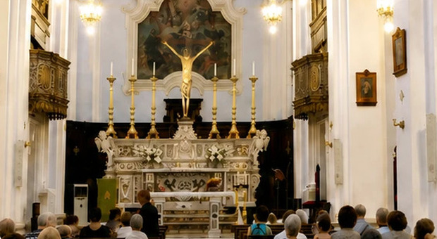 Monopoli, le messe della domenica diventano in inglese per i turisti