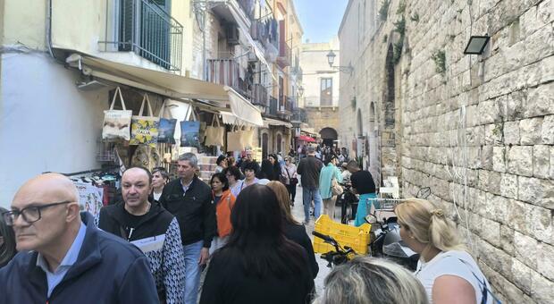 Turismo a Bari, aumentano gli stranieri ma sempre meno italiani: «Ora destagionalizzare»