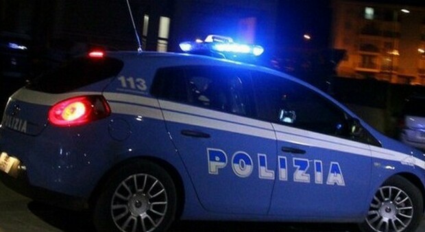 Agguato in una sala da biliardo: comando in azione, un ferito