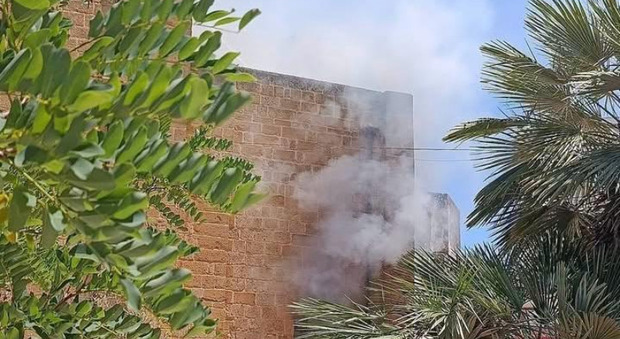 Chiesa a fuoco, si contano i danni