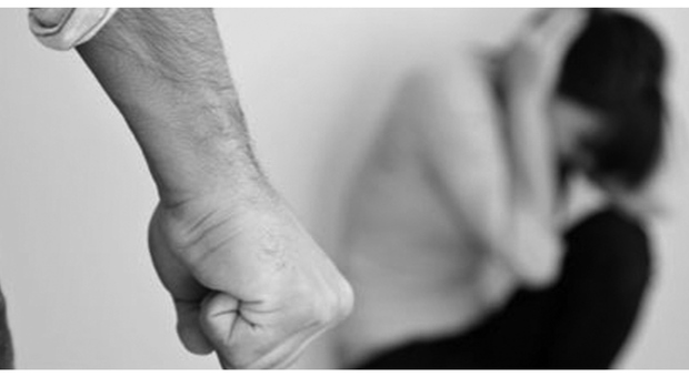 Piomba dall’ex moglie e l’aggredisce: divieto violato, è la quinta volta in pochi mesi. Arrestato a Colli al Metauro Piomba dall’ex moglie e l’aggredisce: divieto violato, è la quinta volta in pochi mesi. Arrestato a Colli al Metauro