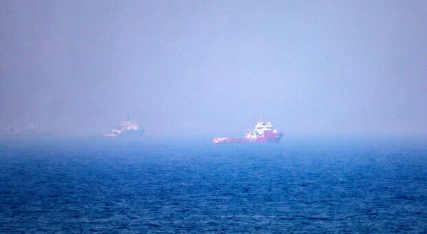 Trump Closes Hormuz: 'Those Who Pass Must Pay Us a Toll.' US Continues Bombing Iran