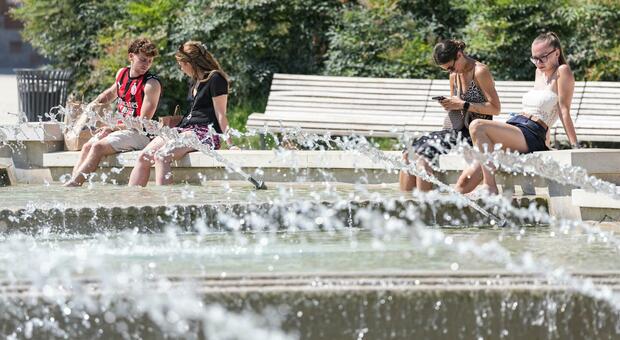 Italy Raises Heat Emergency Red Alert to 16 Cities; Naples Under Orange Alert