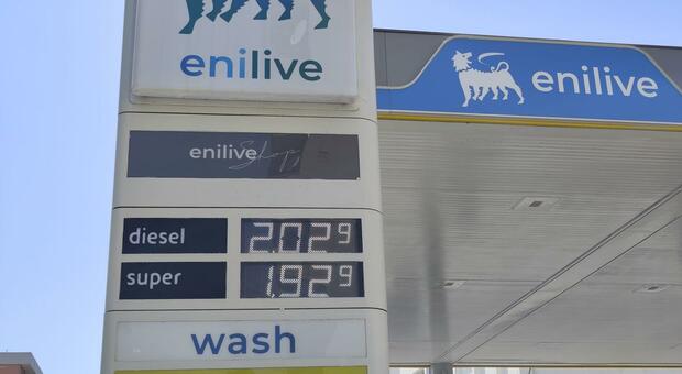 Carburanti, nuovi rincari anche in Puglia: il diesel torna a superare i 2 euro al litro