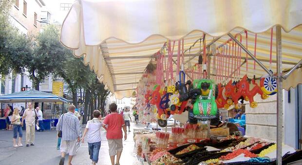 Sant?Oronzo tra i cantieri: come cambia la festa. Le bancarelle in viale Lo Re