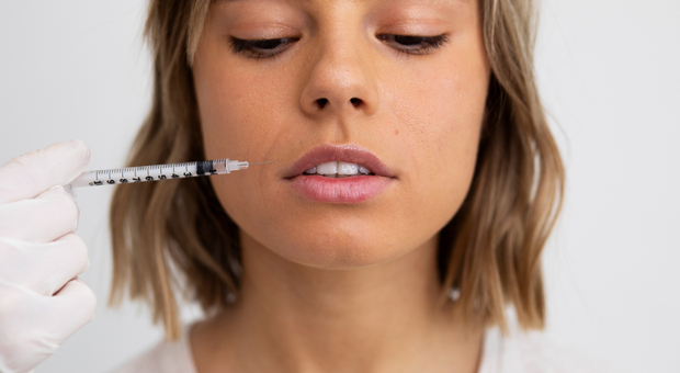 Dopo l'Ozempic ecco il "ritocco" con il grasso dei cadaveri: il trattamento choc negli Usa. «È il nuovo Botox»