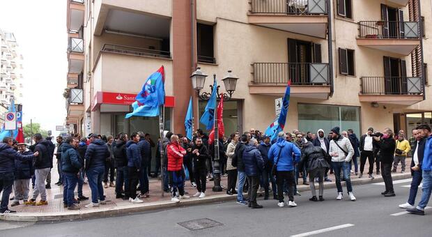 Lavoratori ex Tct in protesta. Nuovo round al Ministero