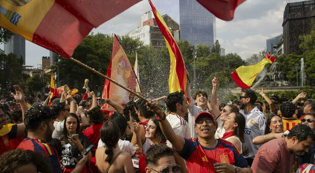 https://statics.cedscdn.it/photos/MED/2026/07/20/9661843_20084906_spagna_festa_mondiali_morto_ragazzino_13_anni.jpg