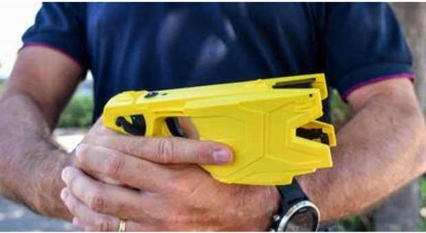Volo dal secondo piano dell'ospedale: era stato fermato col taser