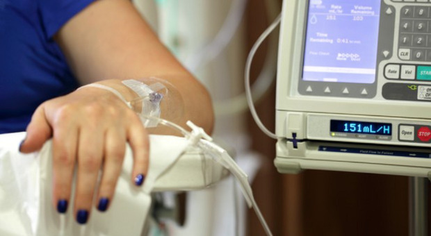 La donna ha perso la vita nel febbraio del 2009 per gli effetti di una leucemia mieloide acuta causata dal trattamento chemioterapico La donna ha perso la vita nel febbraio del 2009 per gli effetti di una leucemia mieloide acuta causata dal trattamento chemioterapico