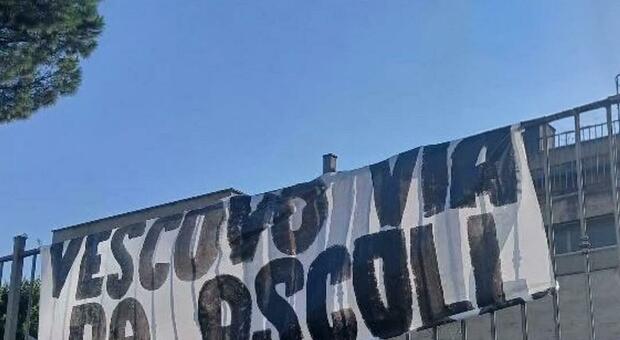 Striscione, in campo la diocesi. Monsignor Palmieri vuole mantenere un profilo basso. La comunità dei fedeli lo sostiene