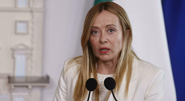 Meloni riunisce gli alleati: ad agosto fondi sull'energia. La vera mossa anti-Vannacci