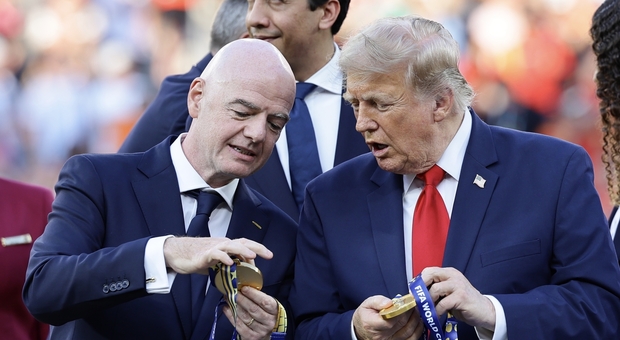 https://statics.cedscdn.it/photos/MED/2026/07/22/9665825_22071922_trump_infantino.jpg