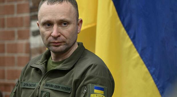 Zelensky Replaces Military Chief Syrsky with General Drapatyi