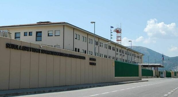 https://statics.cedscdn.it/photos/MED/2026/07/23/9668804_23213355_precipita_scuola.jpg