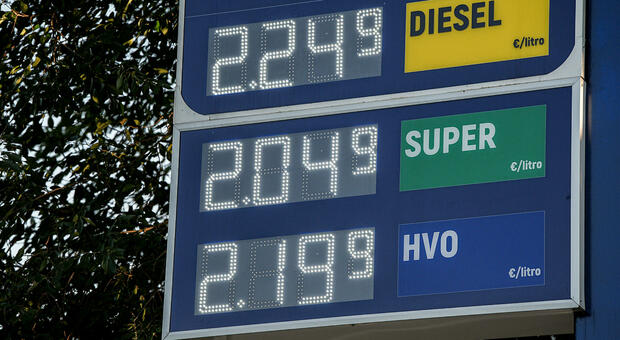 Carburanti, Governo pronto a nuove misure sulle accise. Gasolio a 2,161 euro al litro (oltre il record 2022 con la guerra in Ucraina)