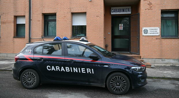 Ruba 150 metri di grondaie di rame in cimitero, poi con il complice le nasconde sotto a dei rami: 53enne deferito in stato di libert&agrave;