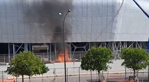 Taranto, incendio all'interno del nuovo stadio Iacovone