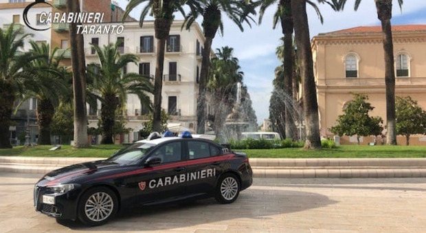 Tenta di entrare in un appartamento con un martello: arrestato