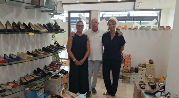 https://statics.cedscdn.it/photos/MED/2026/07/30/9680923_30071906_negozio_scarpe.jpg