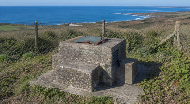 https://statics.cedscdn.it/photos/MED/2026/07/30/9681290_30144438_bunker_con_vista.jpg