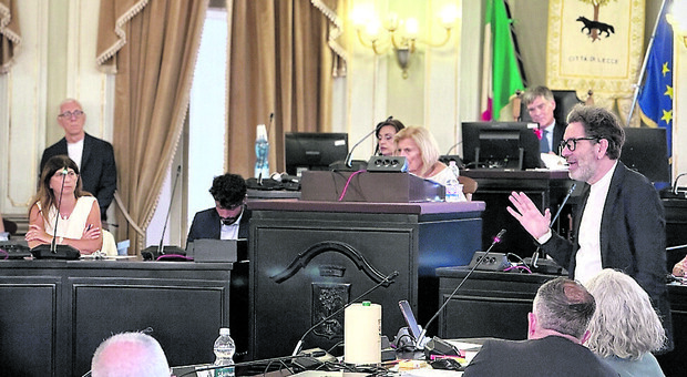 Aumenti Tari a Lecce, il Consiglio approva le nuove tariffe: stangata per famiglie e locali