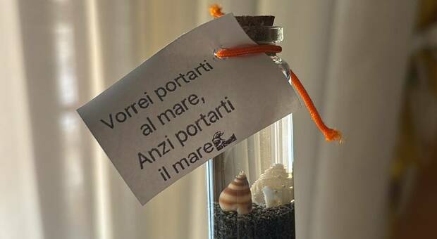  Un mare in una boccetta: il regalo degli studenti di Infermieristica ai pazienti del Pascale 