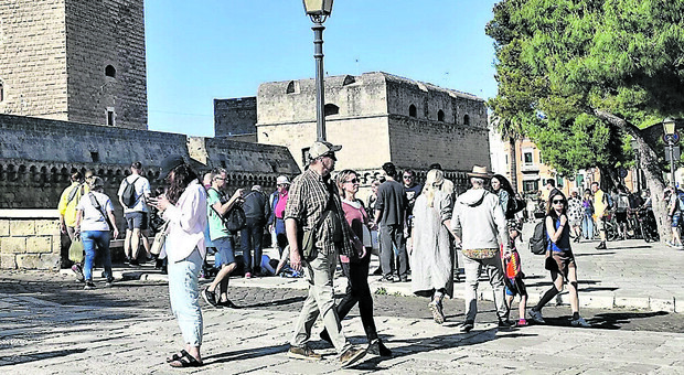 A Bari 40mila pernottamenti in più. «Luglio ancora in crescita. Puntare su eventi e congressi»
