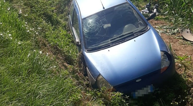  Auto fuori strada a Sassano, muore 48enne 