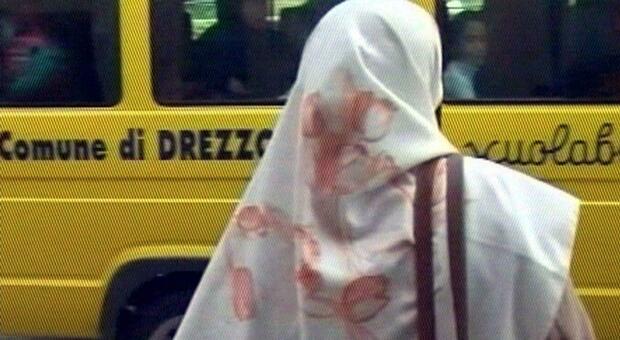 Burqa vietato a scuola, Valditara: &laquo;&Egrave; per la dignit&agrave; delle donne&raquo;. Cgil e Pd: &laquo;Solo propaganda&raquo;