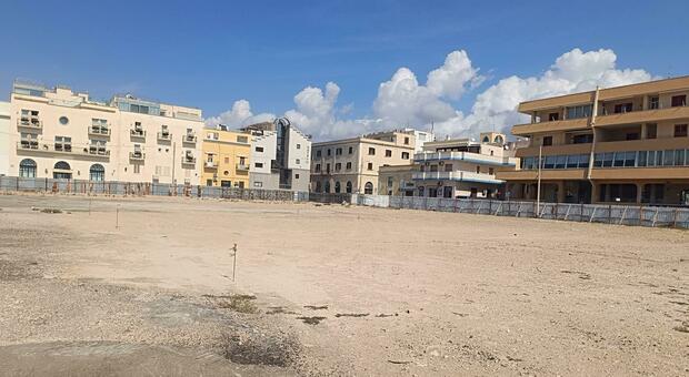 Gallipoli, scuola o parcheggio nell'ex Nautico? Ecco da che parte stanno i cittadini