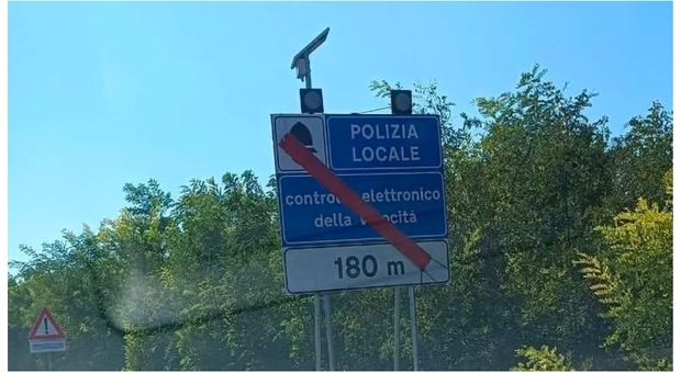 Autovelox sulla Statale: spenti i lampeggianti, sbarrati i segnali