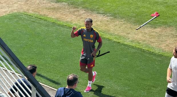 Roma, allenamento in Galles: Wesley termina prima la sessione, Koulierakis al debutto. Presente il Ceo Galantic