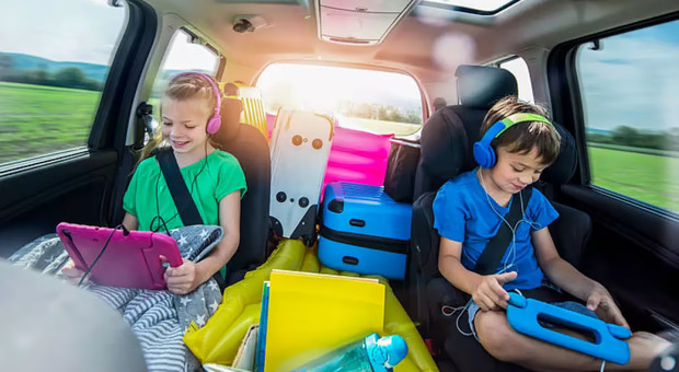 Bambini in viaggio in auto