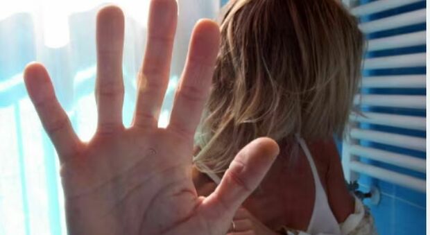  ?Abusi su una turista a Napoli, 50enne arrestato dalla polizia 