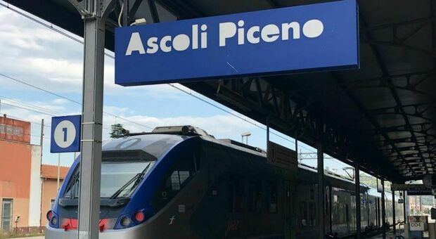 Ferrovia, da domenica si riapre a mezzo servizio. Modifiche degli orari dei treni e cancellazioni fino al 22 agosto In tutto 9 le corse giornaliere Ferrovia, da domenica si riapre a mezzo servizio. Modifiche degli orari dei treni e cancellazioni fino al 22 agosto In tutto 9 le corse giornaliere