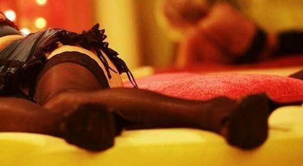 Prostituzione negli hotel: arrestati in Romania due membri della banda che guadagnava 300mila euro al mese fra Trentino, Lombardia e Veneto