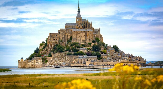 https://statics.cedscdn.it/photos/MED/2026/08/04/9690152_04163536_camperdays_mont_saint_michel_courtesy_of_unsplash_1.jpg